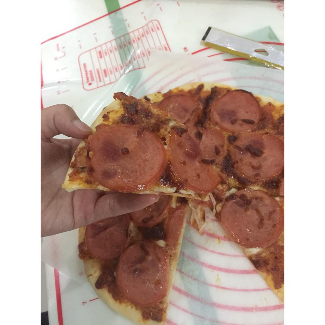 萨拉米薄底披萨 Salami Pizza