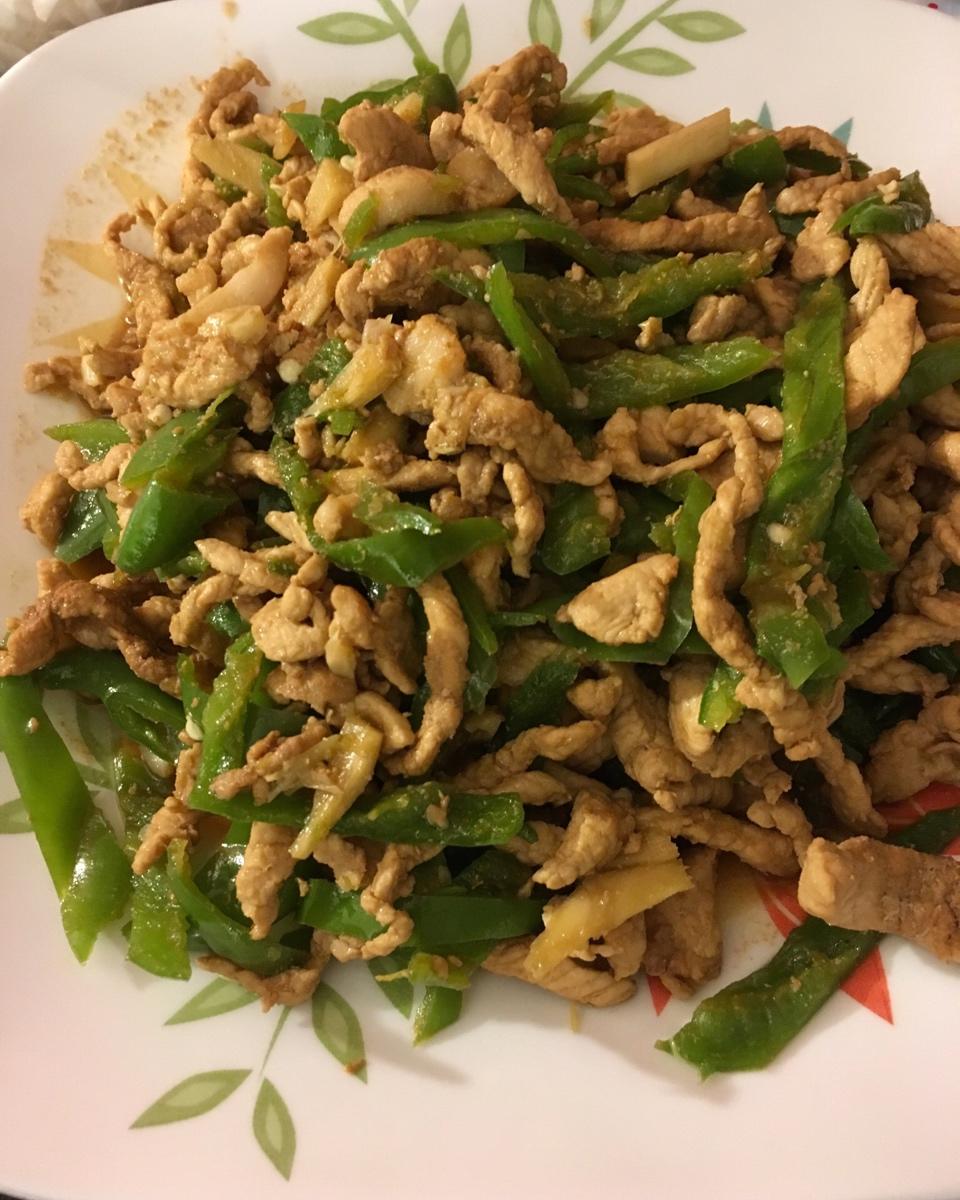 厨师长教你：“青椒牛肉丝”的家常做法，家乡的味道，先收藏了