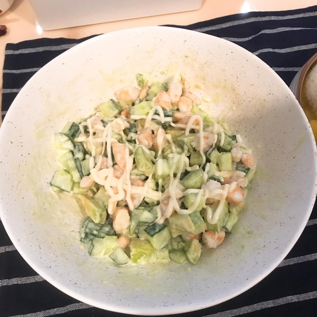 薯片牛油果大虾沙拉