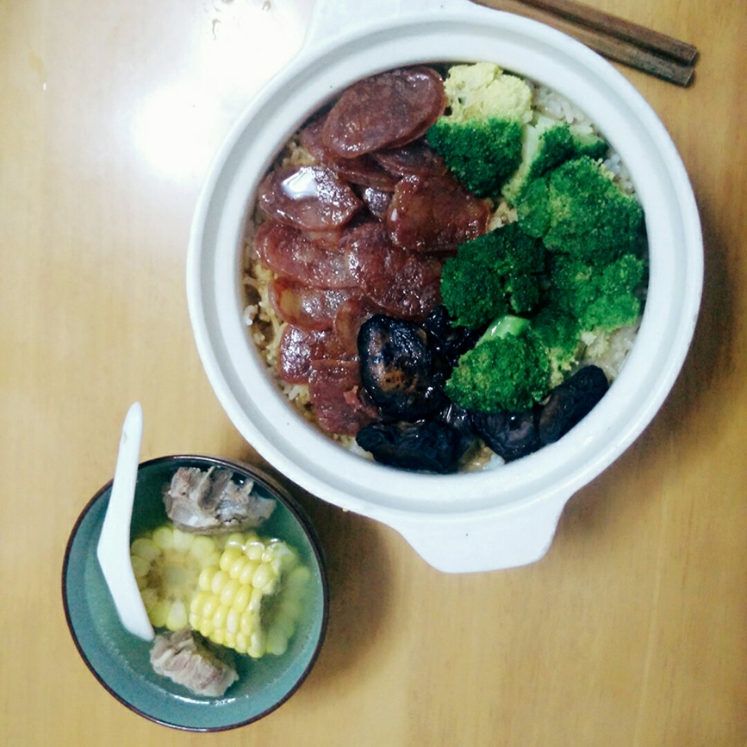 传统腊肠煲仔饭