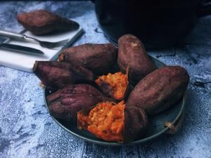 黑乐砂锅烤红薯的做法 步骤10