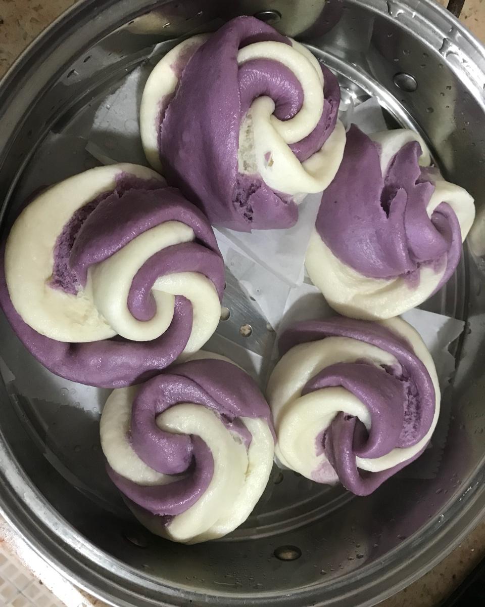 双色玫瑰花卷