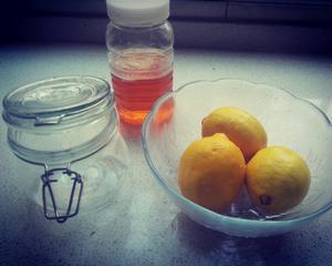 美白又减肥的蜂蜜柠檬的做法 步骤1