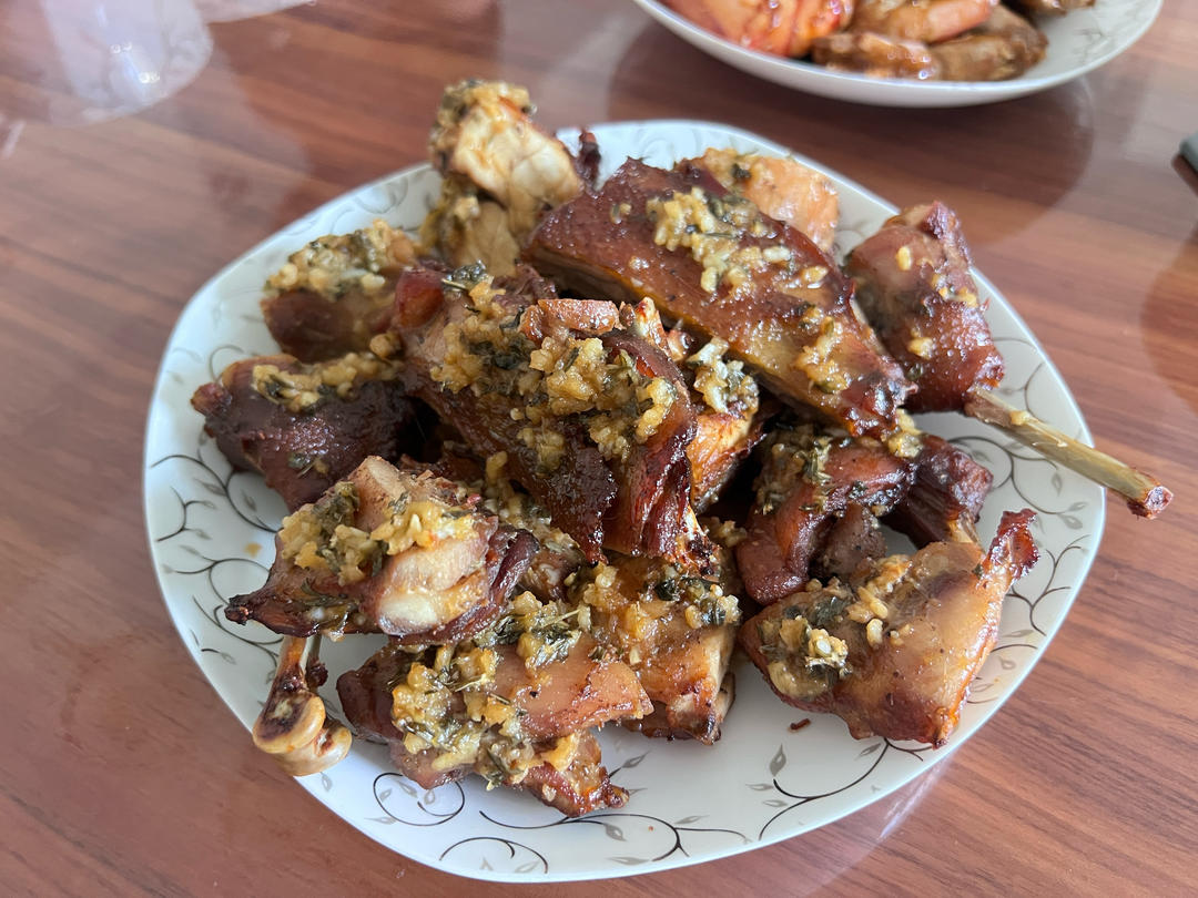 蒜香黄油烤鸡腿