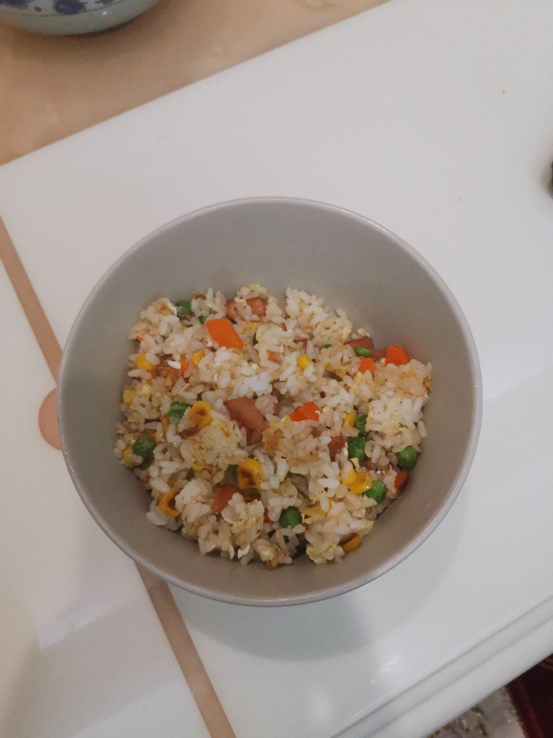 快手午餐肉炒饭