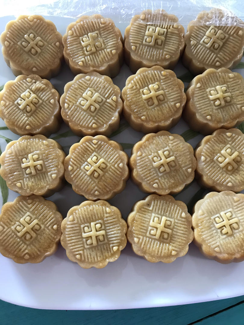 广式月饼—蛋黄莲蓉月饼