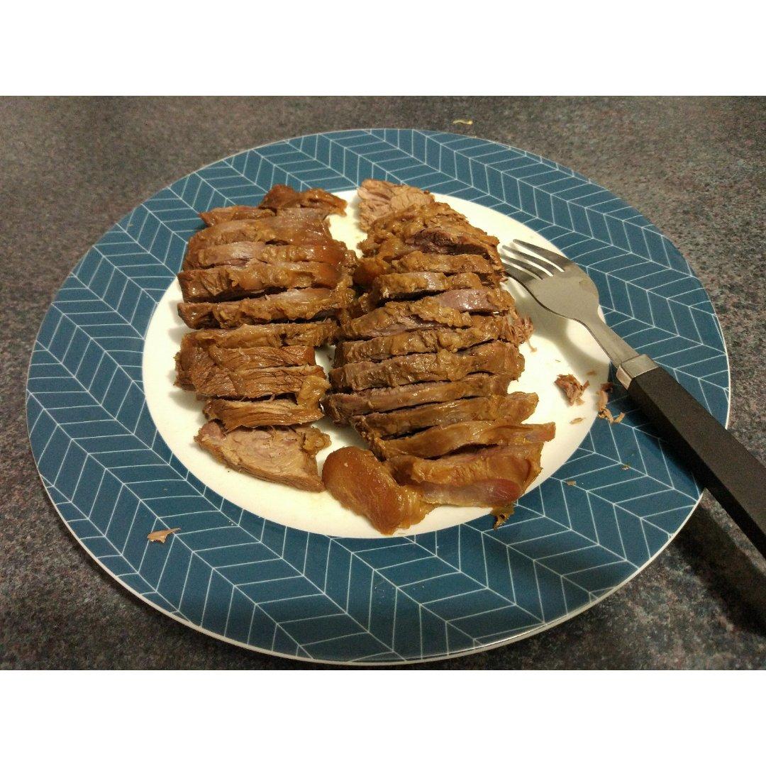 卤牛腱