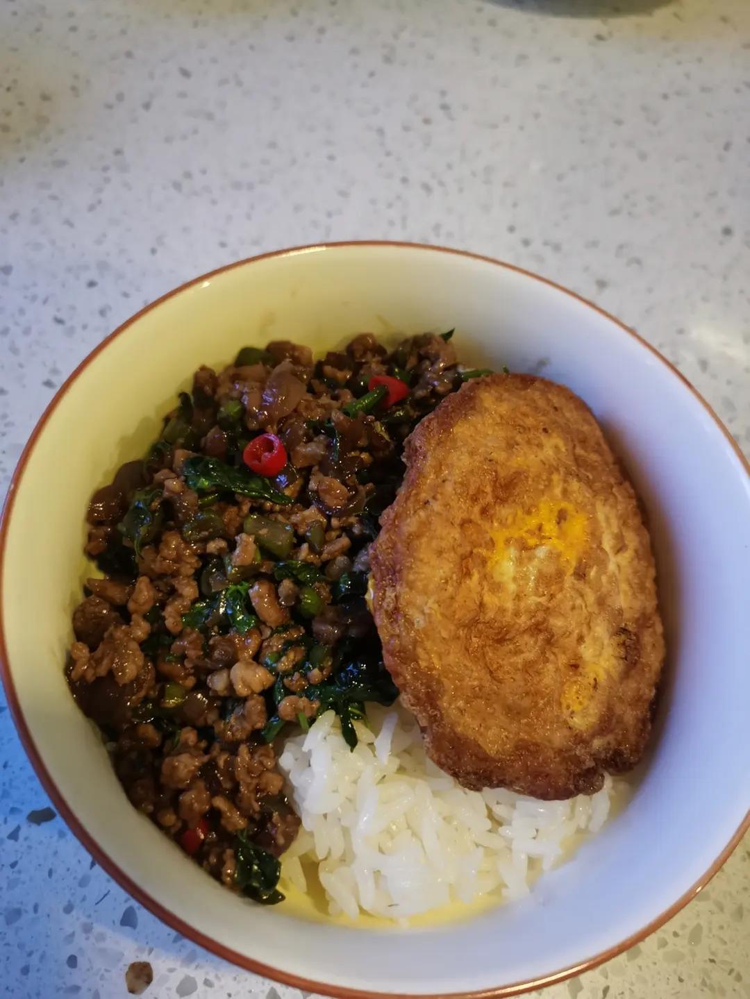 泰式打抛饭（九层塔肉沫）