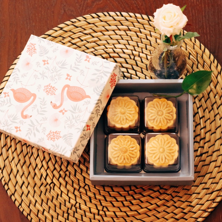 广式月饼—蛋黄莲蓉月饼