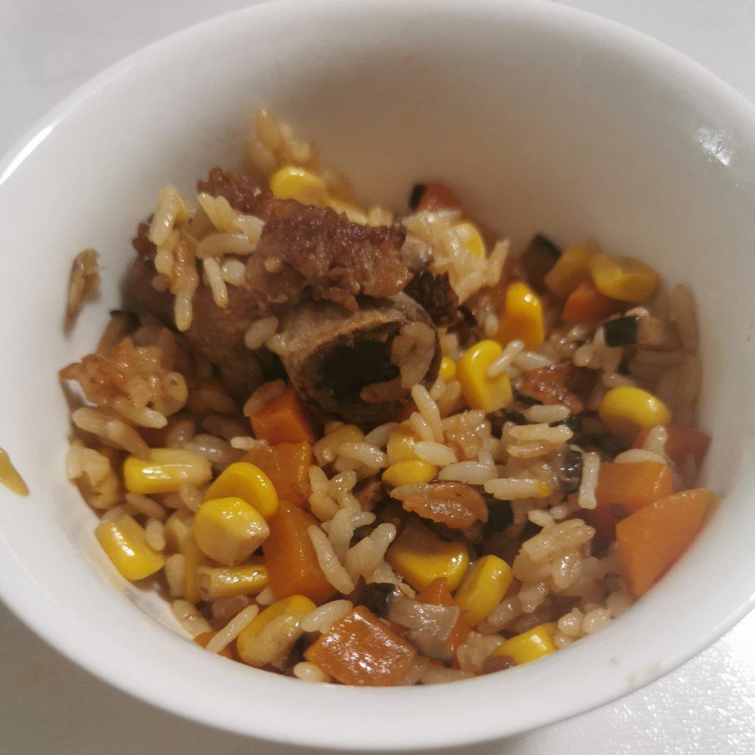 喷香排骨焖饭（爆好吃）