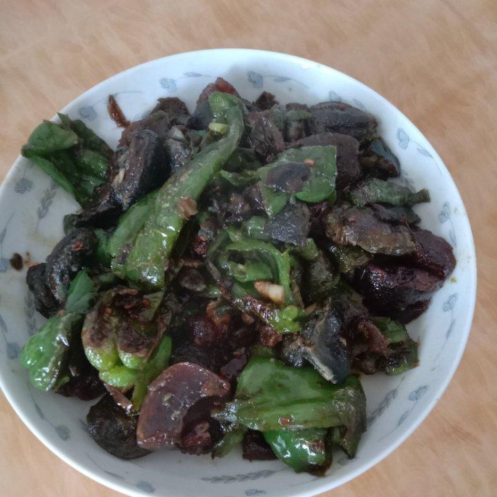 每个人都可以下三碗饭的辣椒擂皮蛋