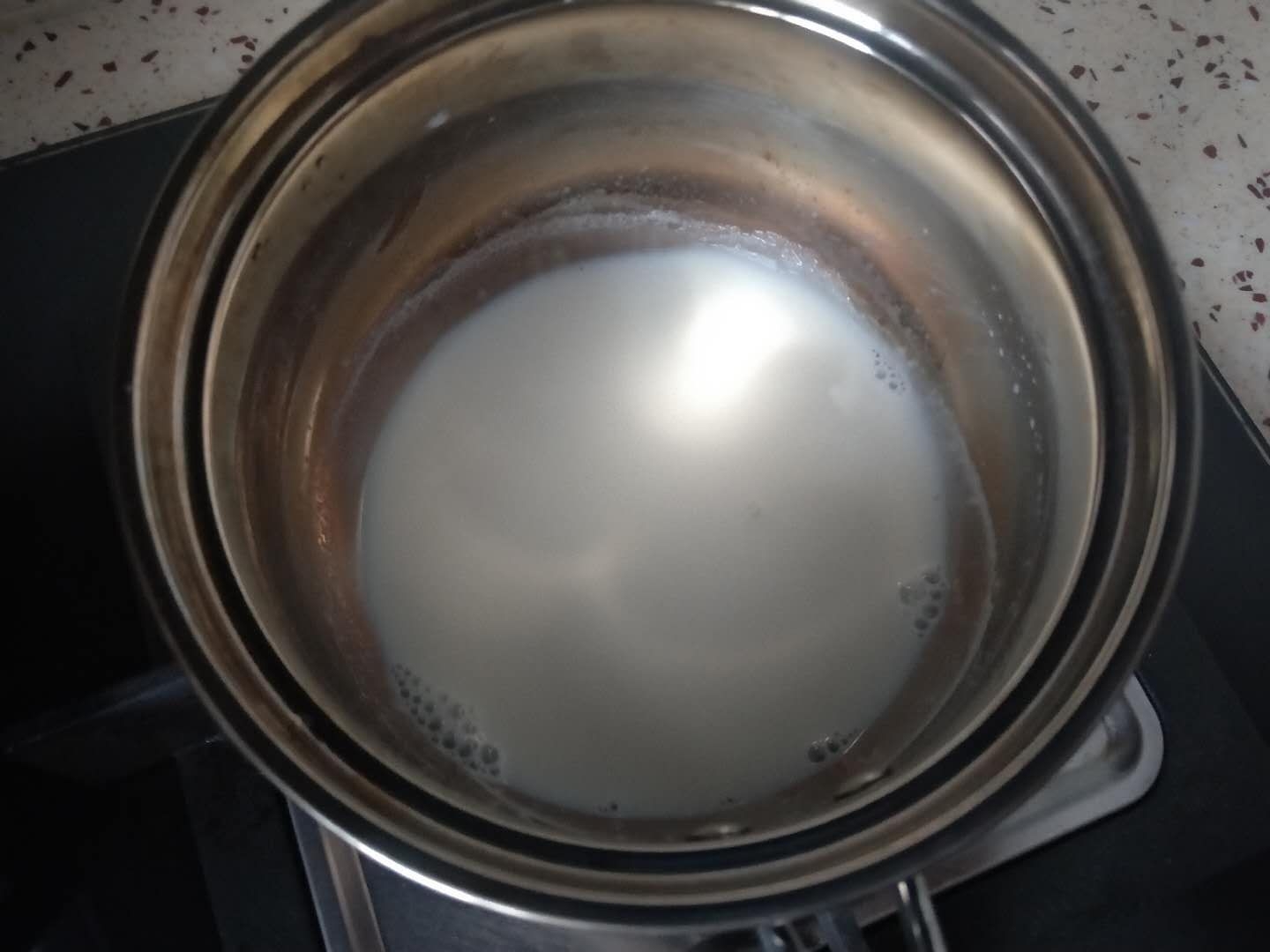 空气炸锅做蛋挞（奶牛+鸡蛋的蛋挞液）的做法 步骤1