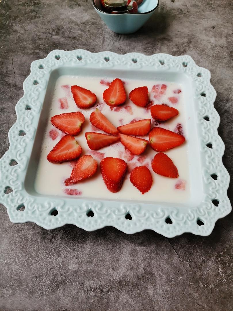 超级简单快手～草莓果冻布丁（超有颜值，零失败）的做法
