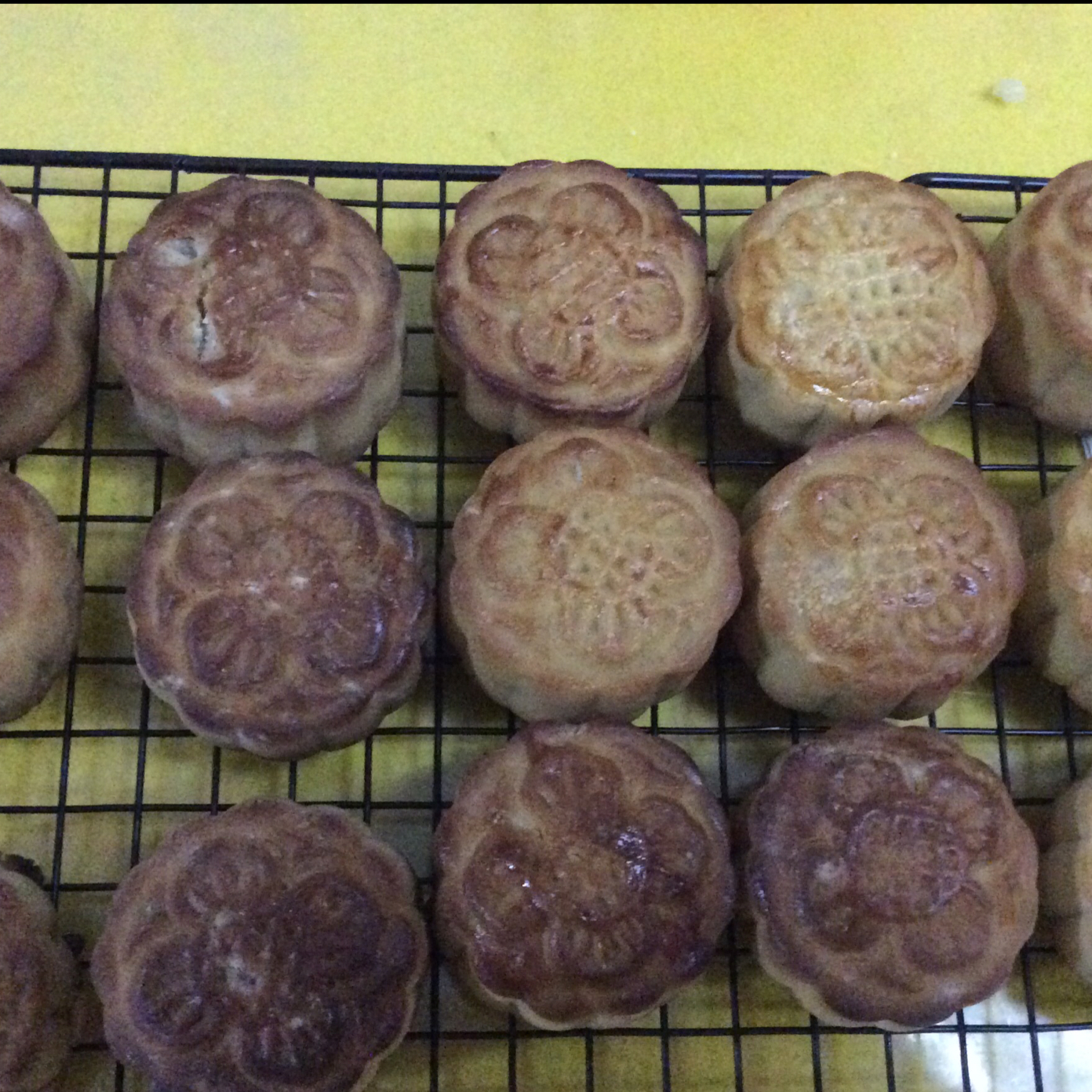 广式月饼—蛋黄莲蓉月饼