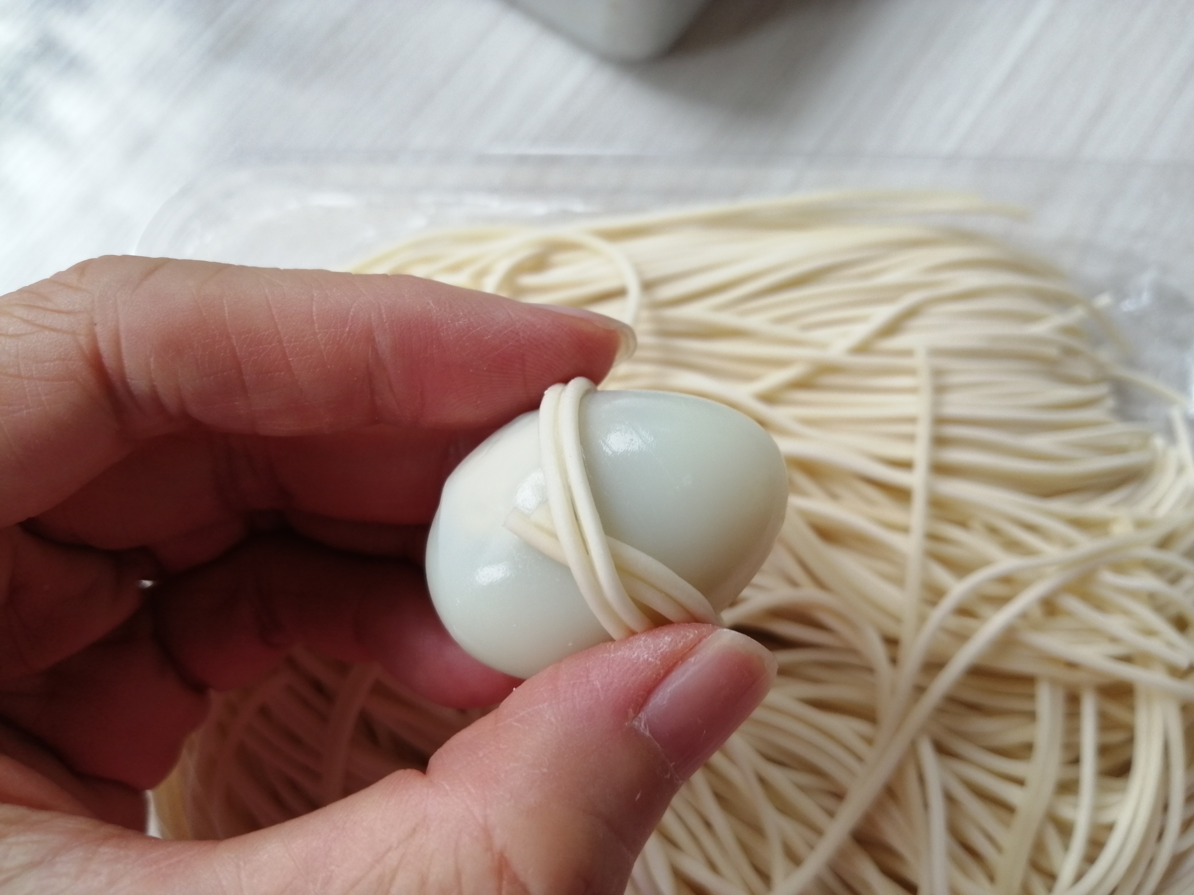 鹌鹑蛋毛线球的做法 步骤2