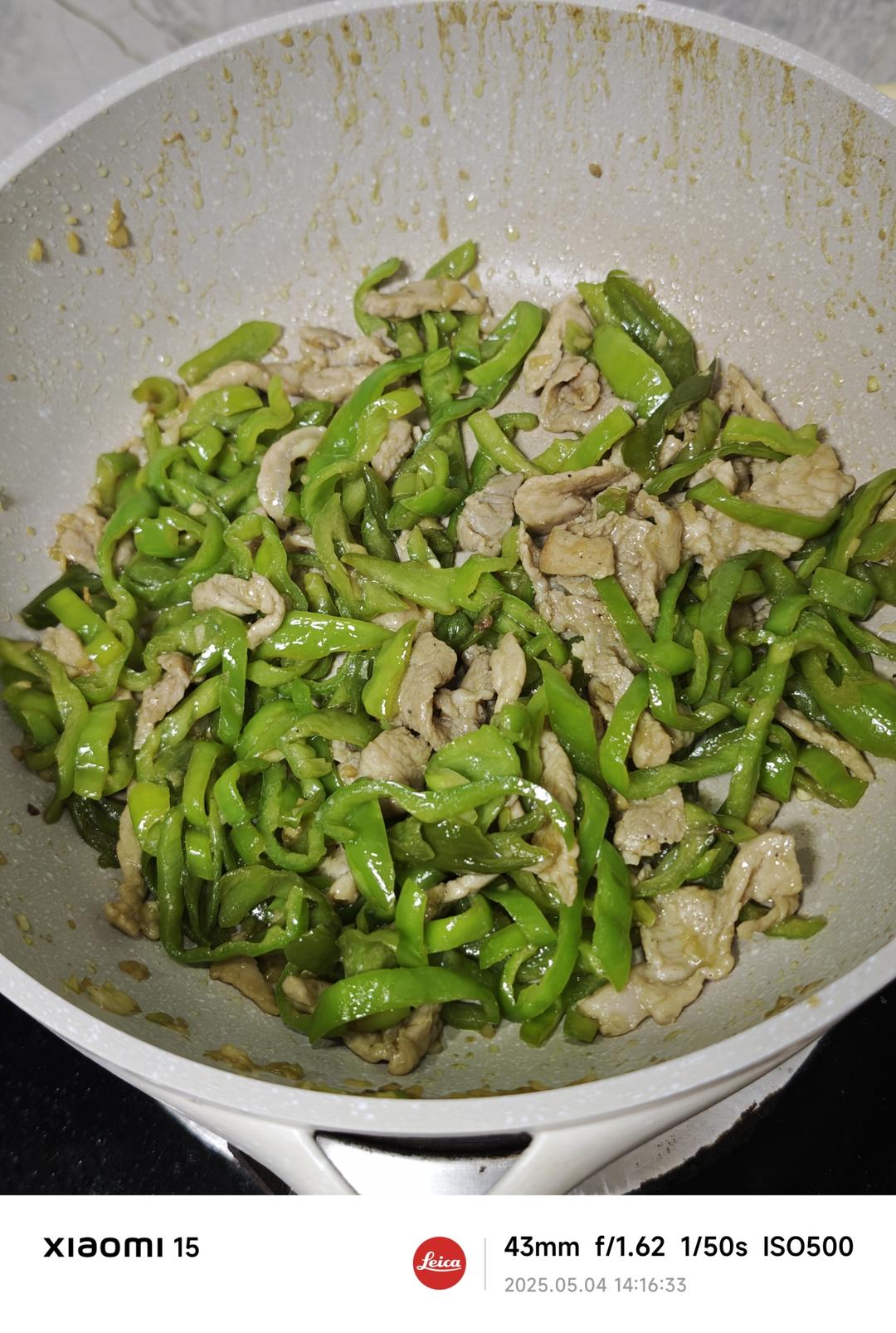 青椒肉丝，这样炒太好吃了。