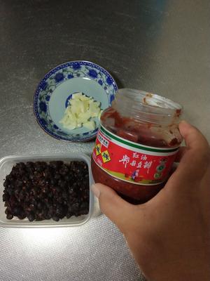 青椒回锅肉的做法 步骤3