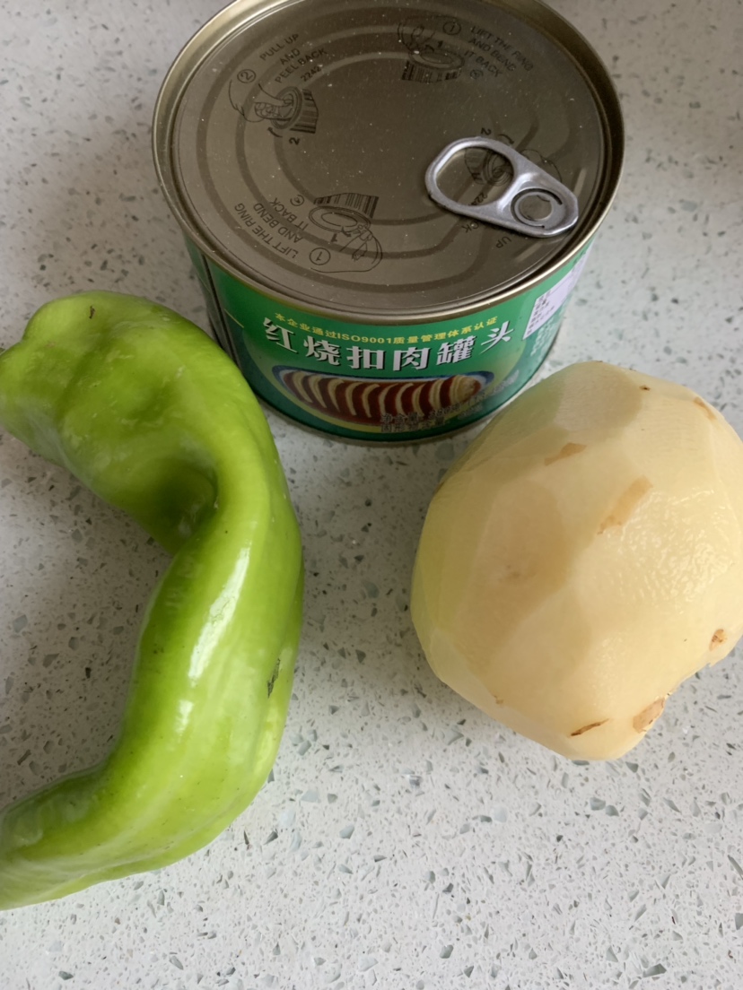 扣肉尖椒土豆片🥔的做法 步骤1