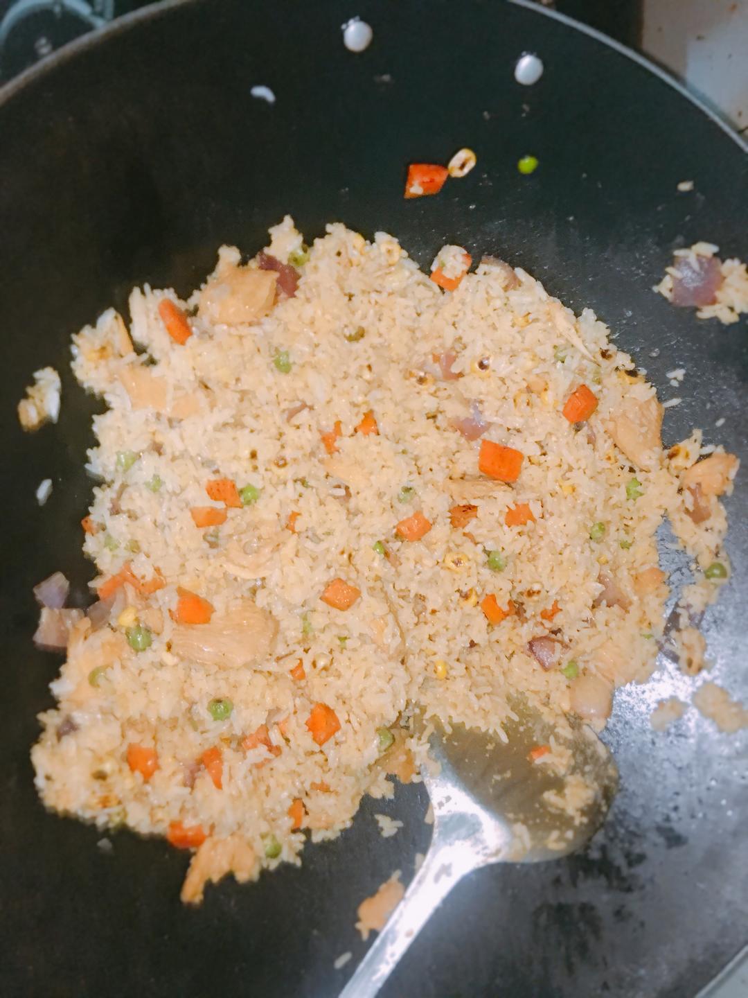 鸡胸肉炒饭的做法