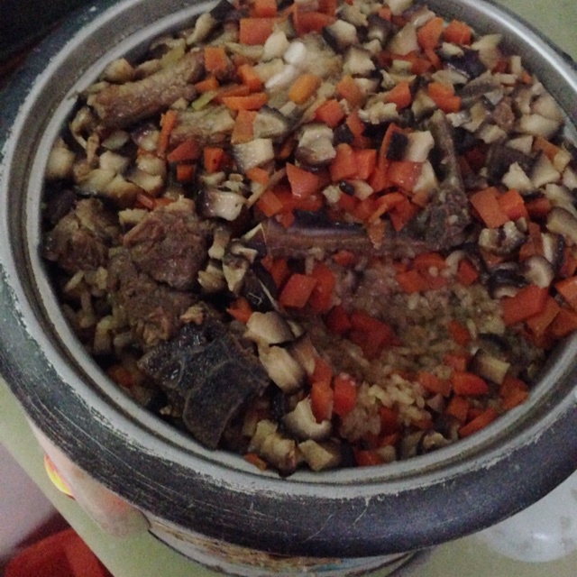 喷香排骨焖饭（爆好吃）