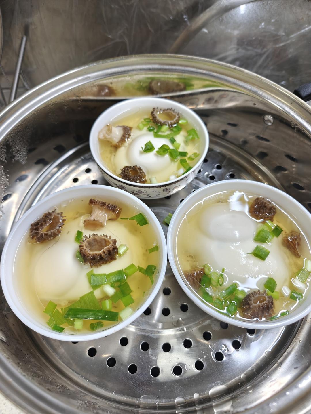 南昌鸡蛋肉饼瓦罐汤！是鸡蛋死死压着肉饼卧在罐底的那种！（电炖盅版）
