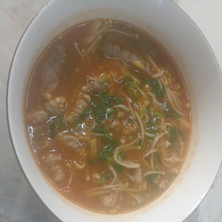 金针菇番茄肥牛卷