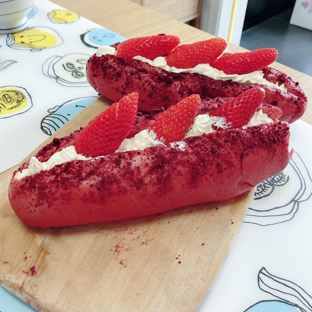 草莓🍓奥利奥魔法棒面包