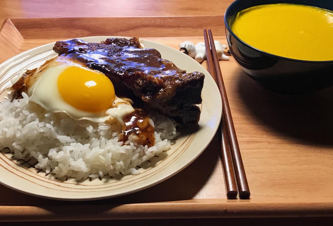 黑椒汁猪扒煎双蛋饭（仿東發道茶冰廳）