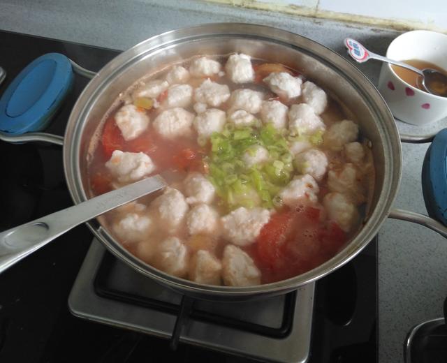 西红柿鱼丸汤的做法