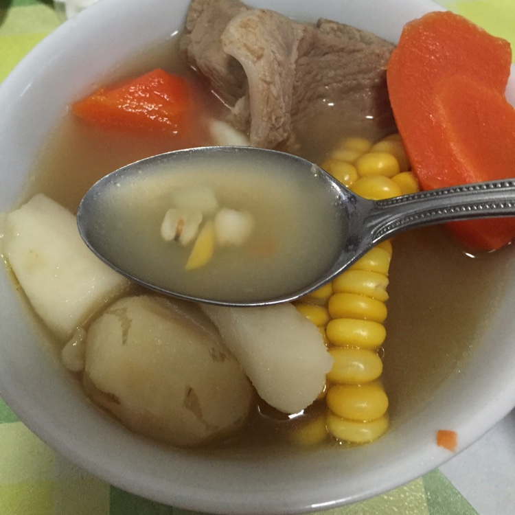 广东煲汤-马蹄胡萝卜瘦肉汤
