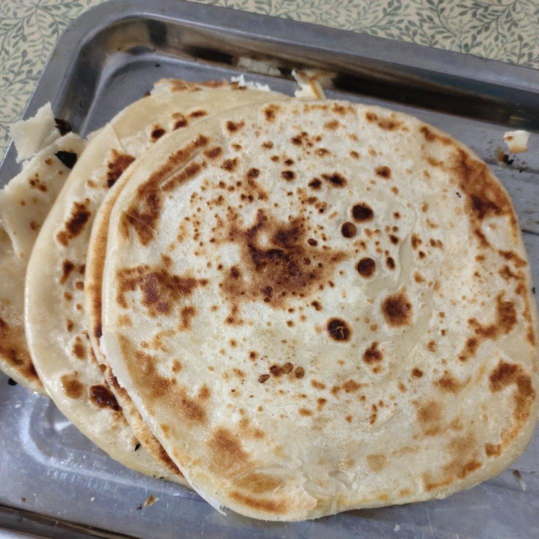 烙饼不硬的小窍门 掌握了你也能看出柔软多层凉了不硬的小油饼