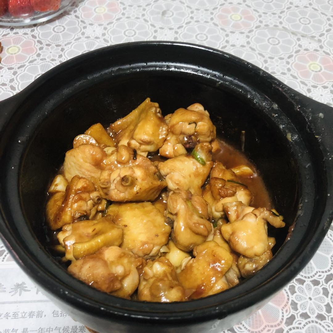 香气火爆口感滑嫩的啫啫滑鸡煲