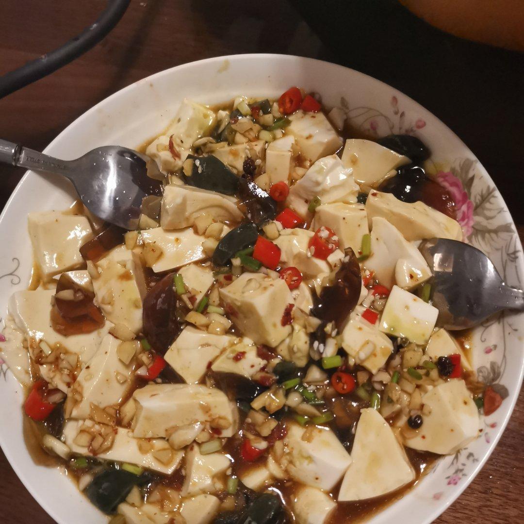 皮蛋拌豆腐