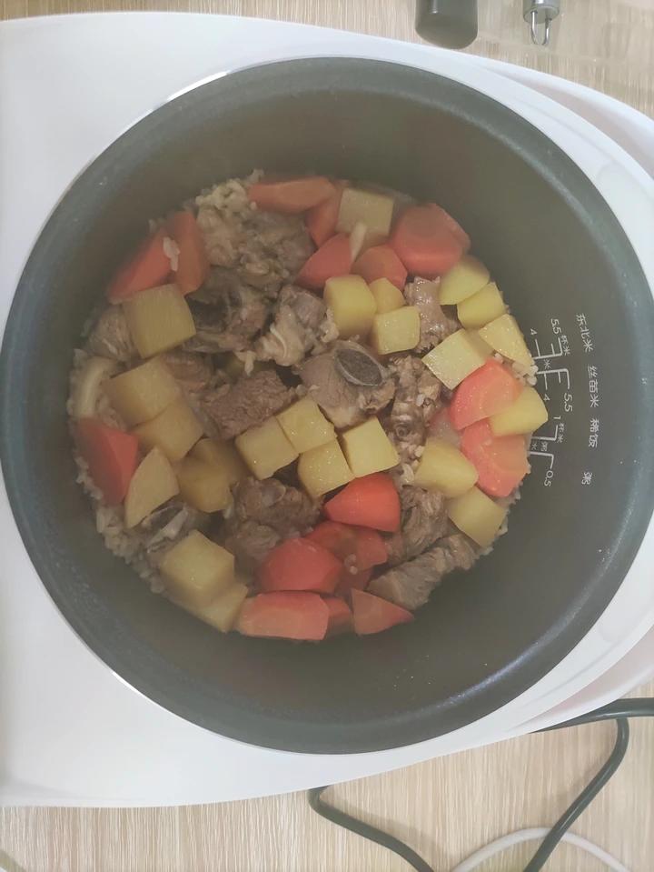 电饭锅排骨土豆焖饭