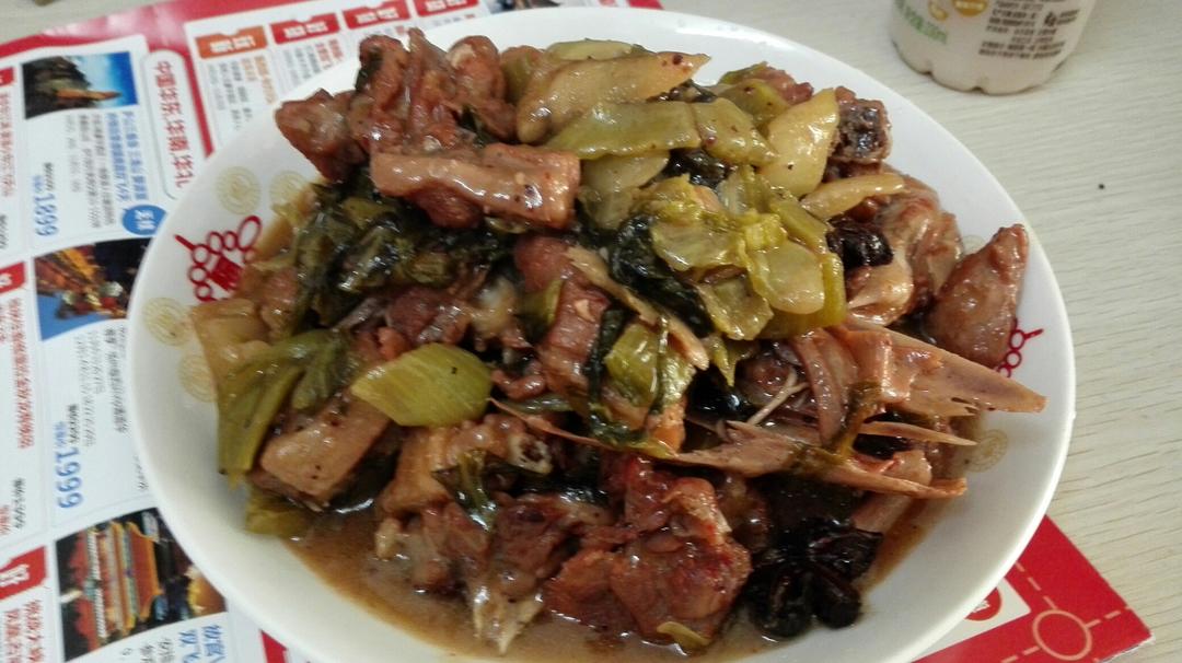 咸菜焖鸭肉的做法