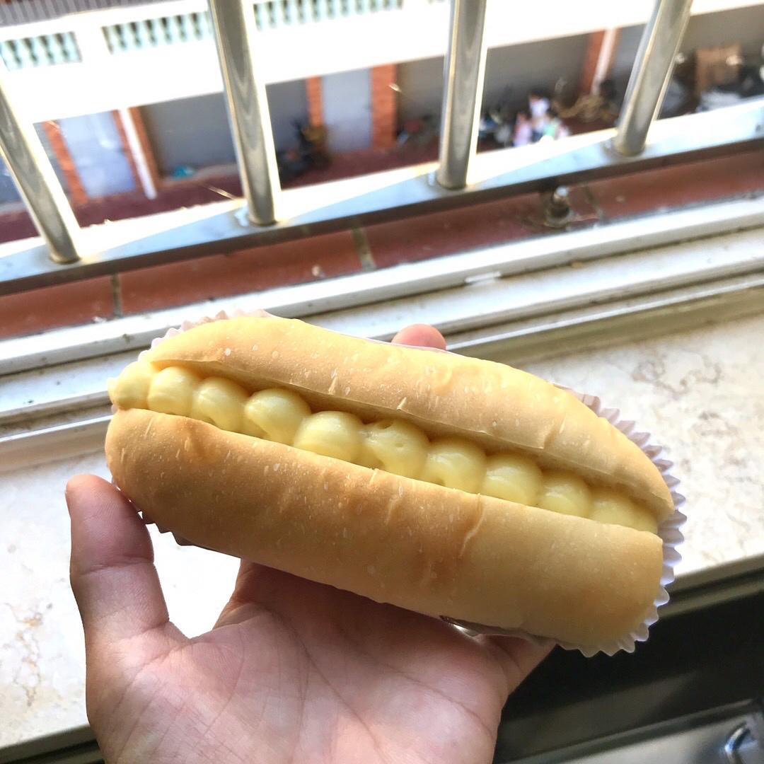 70%中种法鲜奶雪露面包~