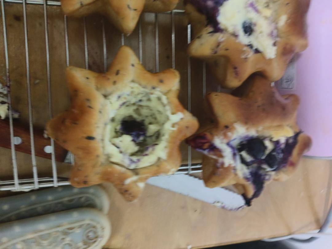 原地美翻｜好吃又好看的蓝莓乳酪面包