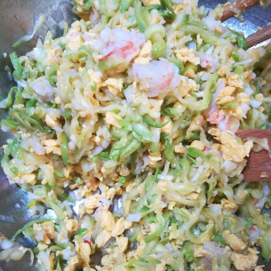 坏妈妈好奶奶吴兰英-9做的西葫芦鸡蛋虾仁三鲜饺子