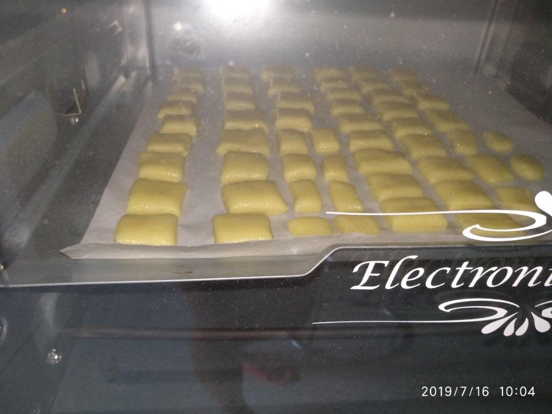 牛奶方块小饼干