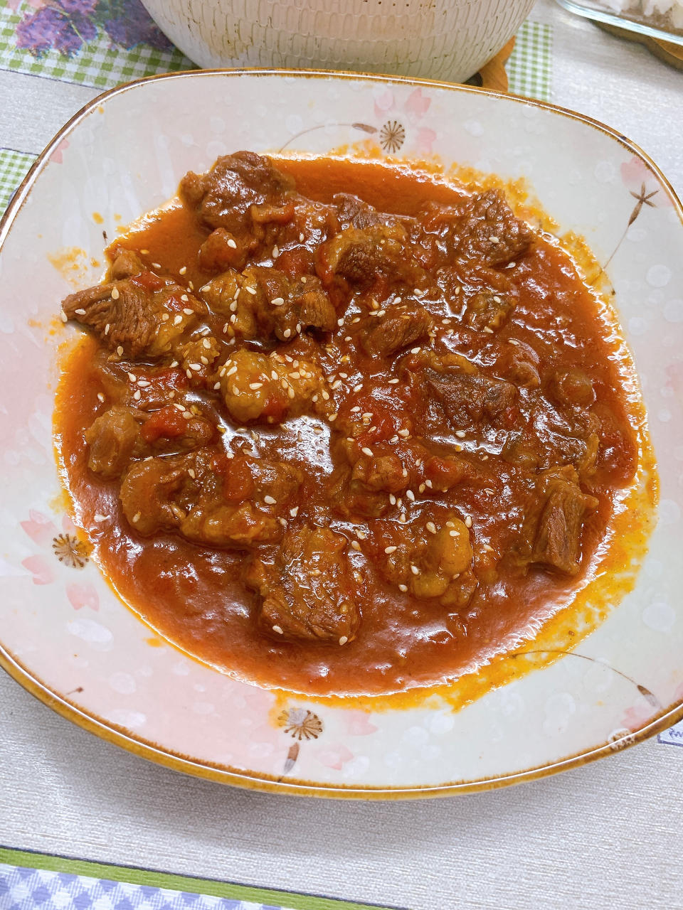 汤浓肉嫩的番茄牛腩，牛腩软烂秘法