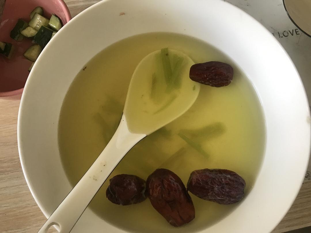 红枣芹菜汤