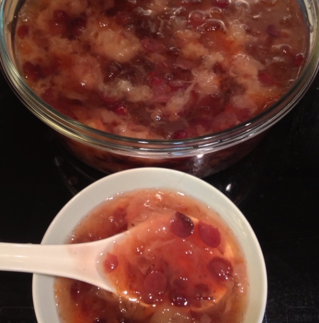 蔓越莓桃胶银耳羹