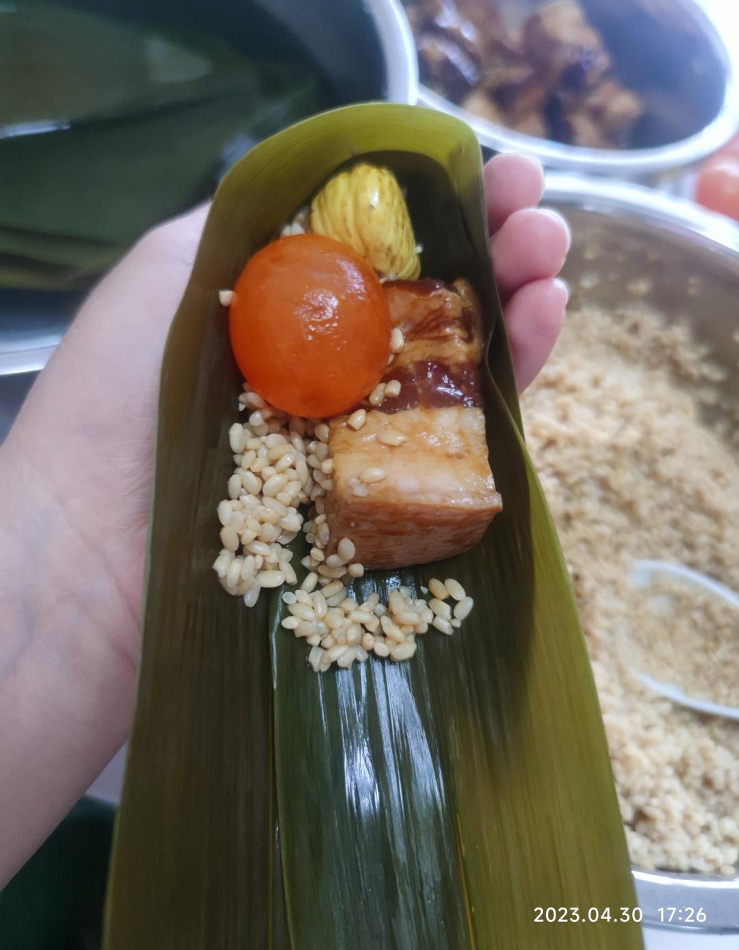 咸蛋黄大肉粽子