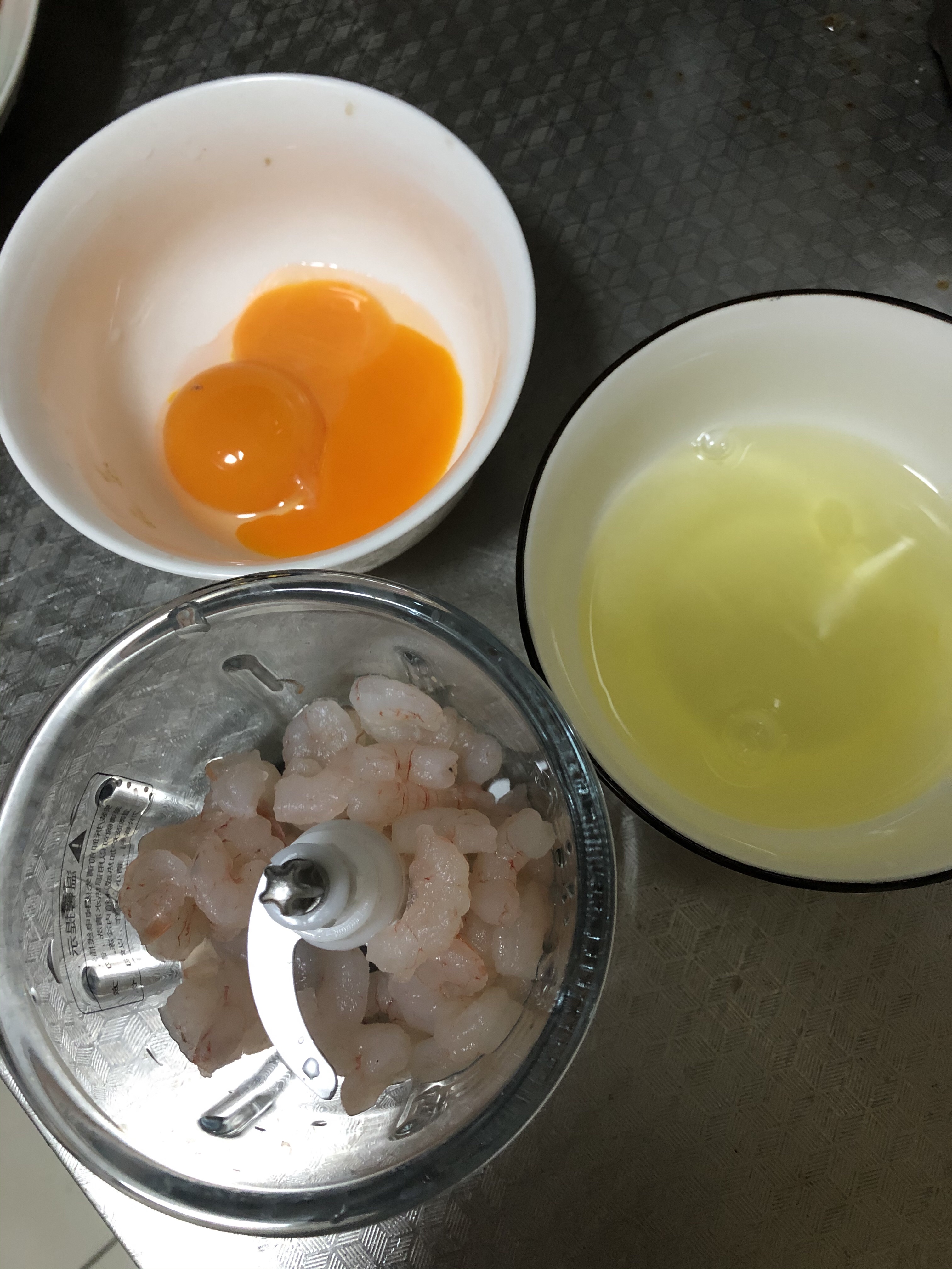 宝宝辅食：蛋黄时蔬虾饼的做法 步骤3