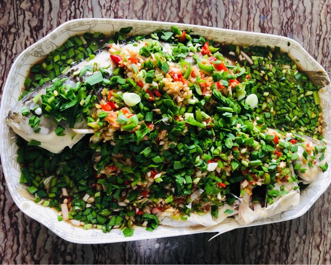 凉拌鲫鱼的做法