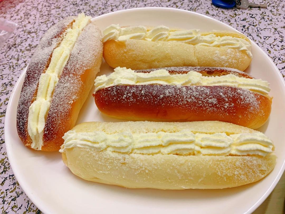 儿时去面包房必买的［椰丝奶油包］