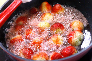 【香兰世家】自制新鲜草莓果酱的做法 步骤3