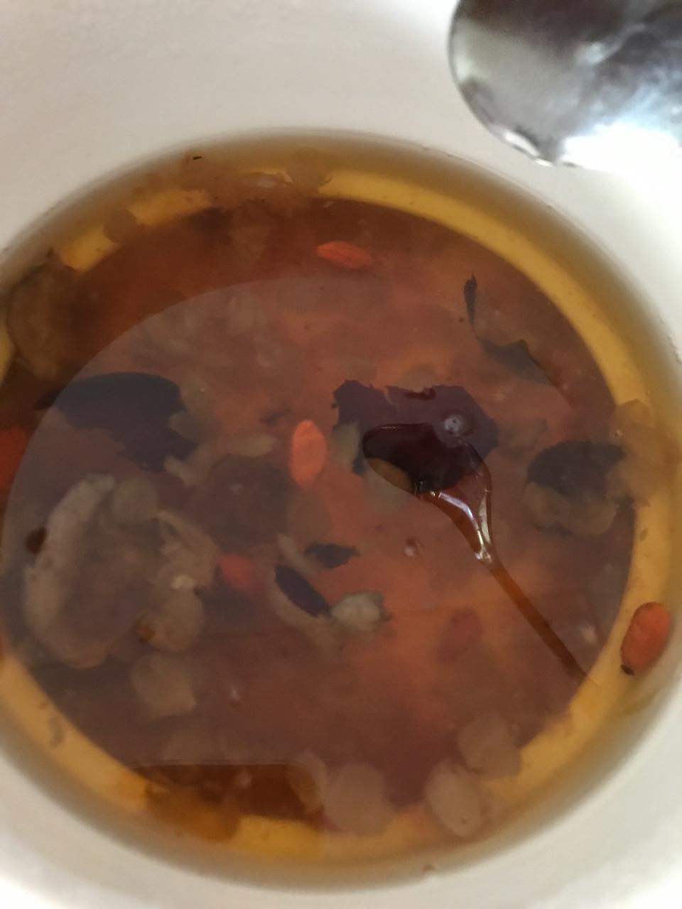 雪莲子桃胶炖牛奶