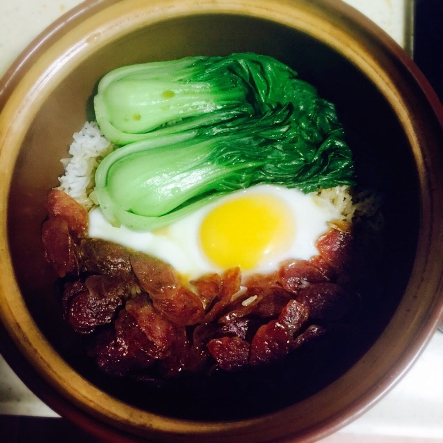 广式腊味煲仔饭