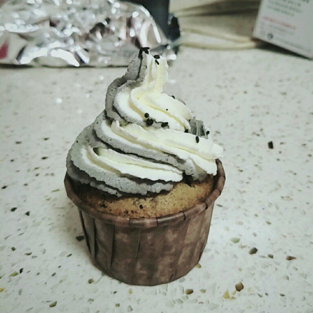 三重黑芝麻杯子蛋糕